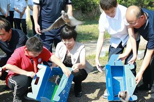 都体：国米与邓弗里斯续约年薪分歧难消除，今夏可能听取任何报价